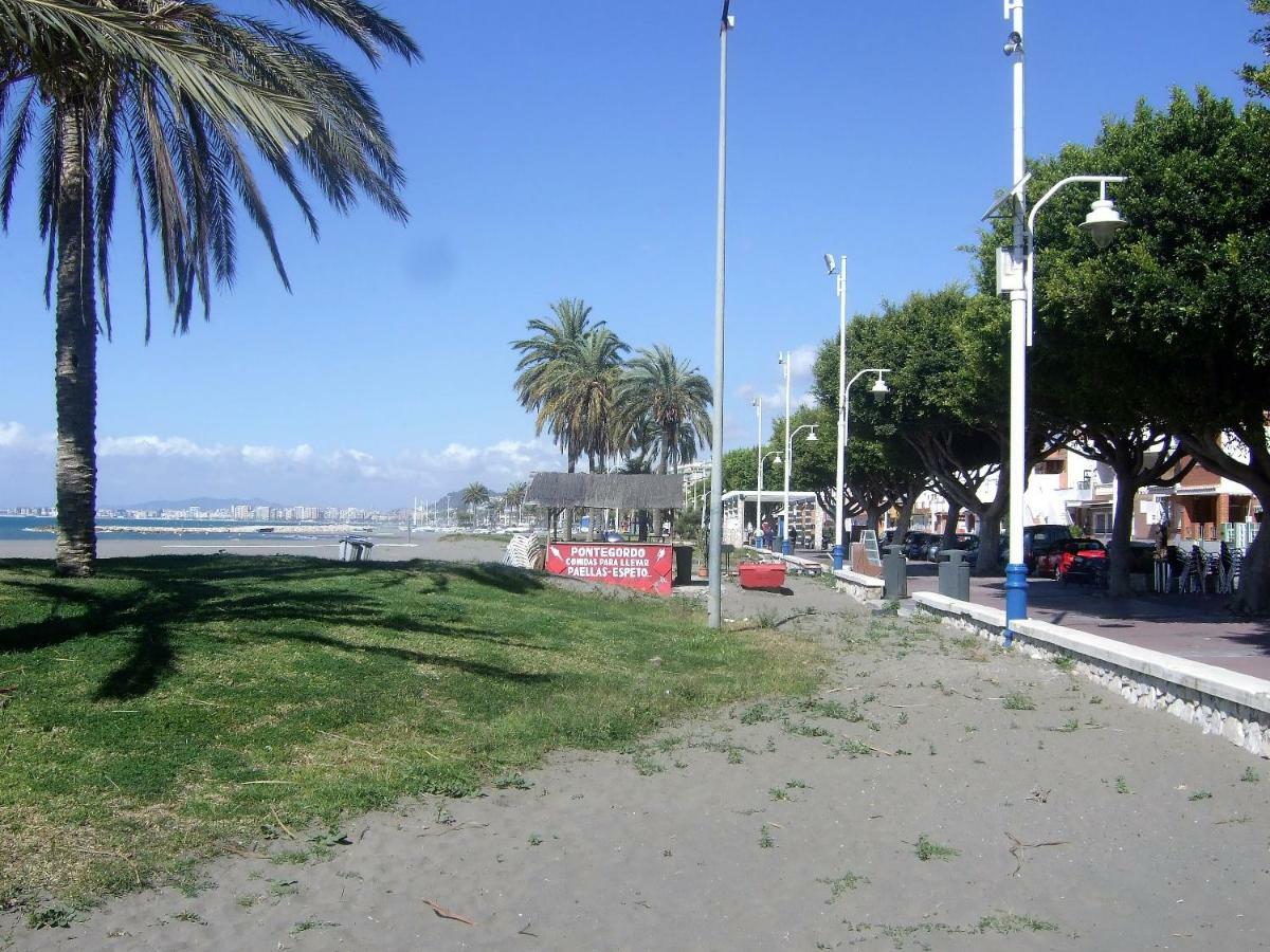 Apartment On The Beach Malaga Bagian luar foto