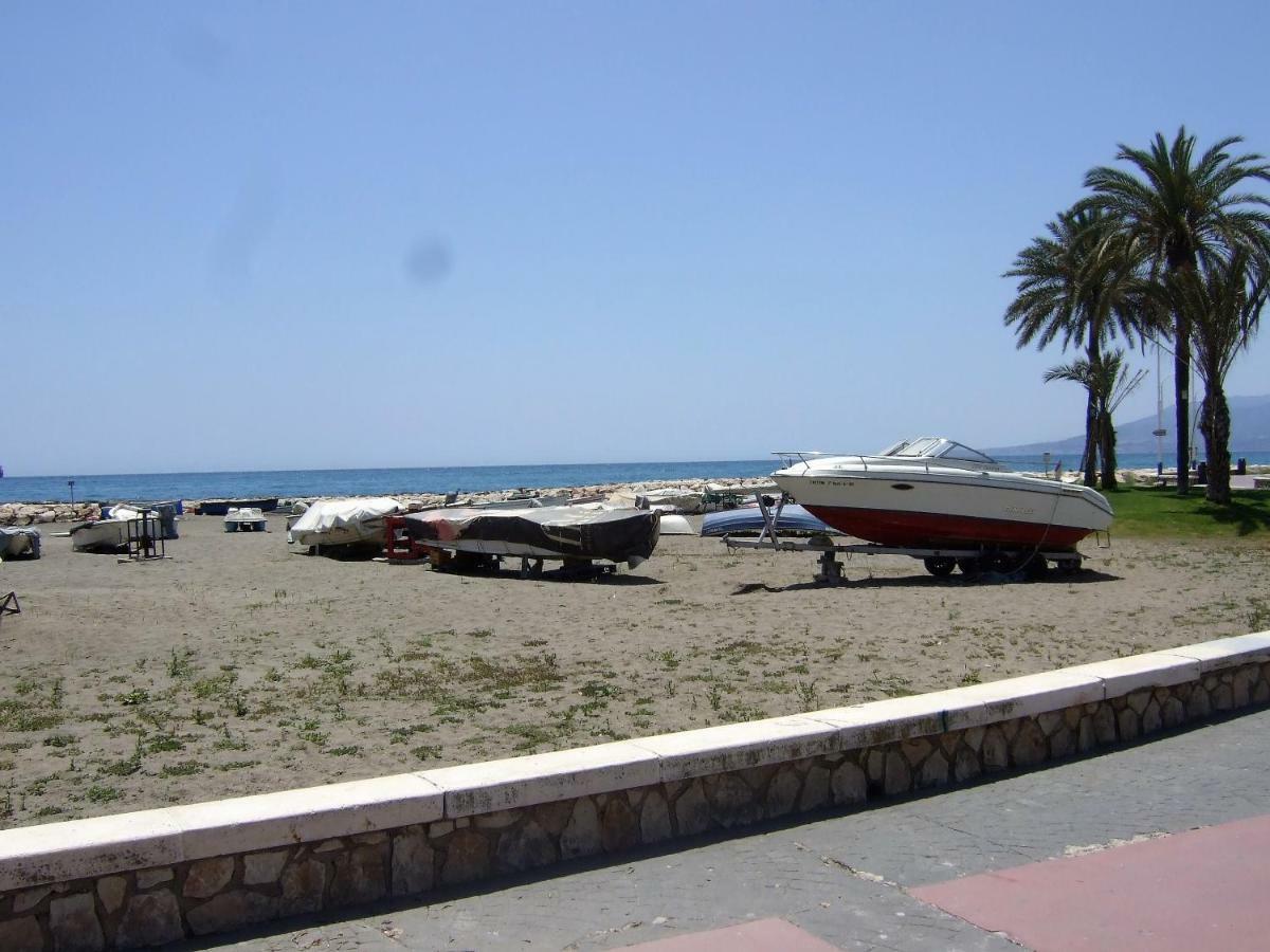 Apartment On The Beach Malaga Bagian luar foto